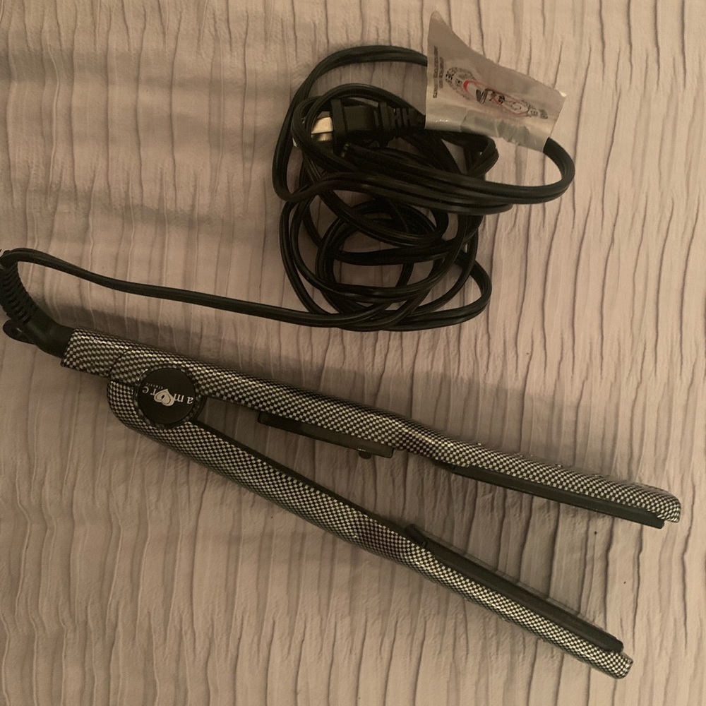 Hair straightener